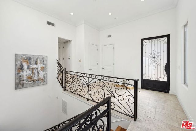 8031 Floral Avenue, Los Angeles, CA 90046