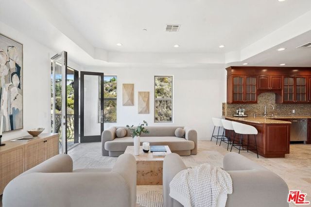 8031 Floral Avenue, Los Angeles, CA 90046