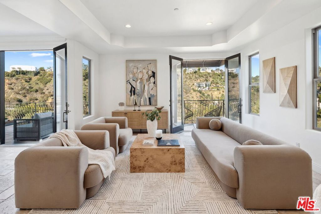 8031 Floral Avenue, Los Angeles, CA 90046