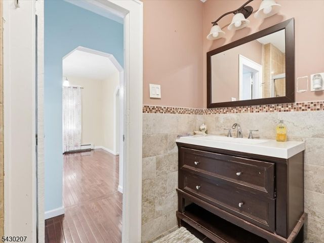 615 Spruce St, Roselle Boro, NJ 07203