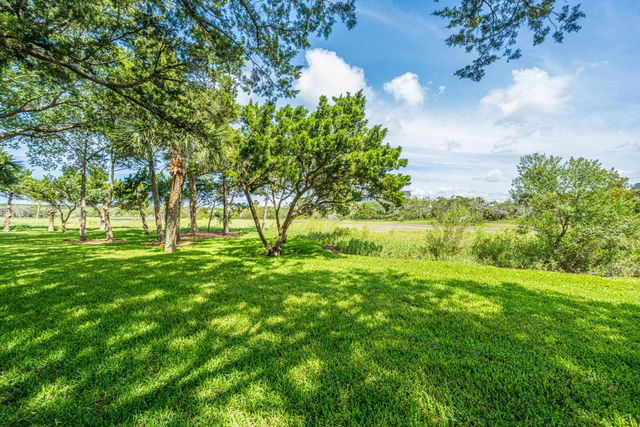 1 Inlet Point Road, Edisto Island, SC 29438