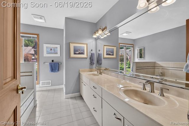 17517 Ellen Drive, Livonia, MI 48152