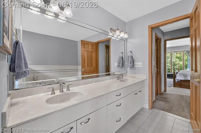 17517 Ellen Drive, Livonia, MI 48152