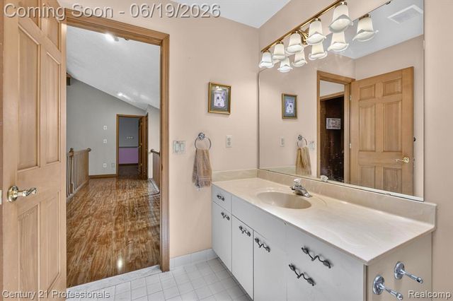 17517 Ellen Drive, Livonia, MI 48152