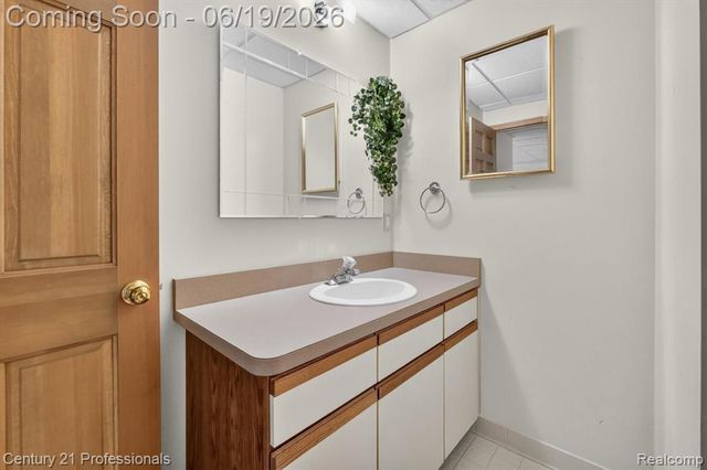 17517 Ellen Drive, Livonia, MI 48152