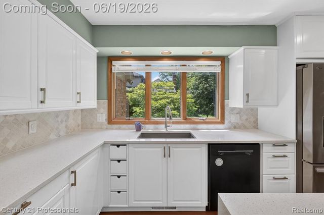 17517 Ellen Drive, Livonia, MI 48152