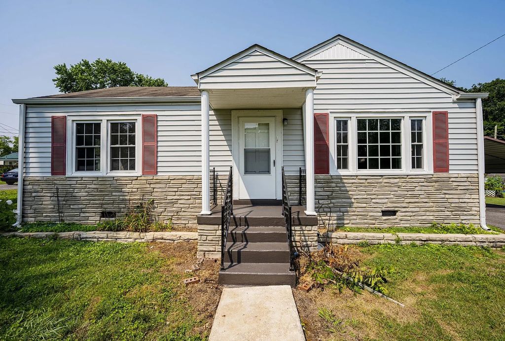 112 Anderson Dr, Tullahoma, TN 37388