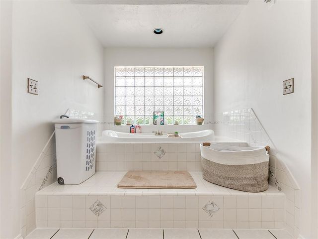 3150 Rolling Hills Drive, Blanchard, OK 73010