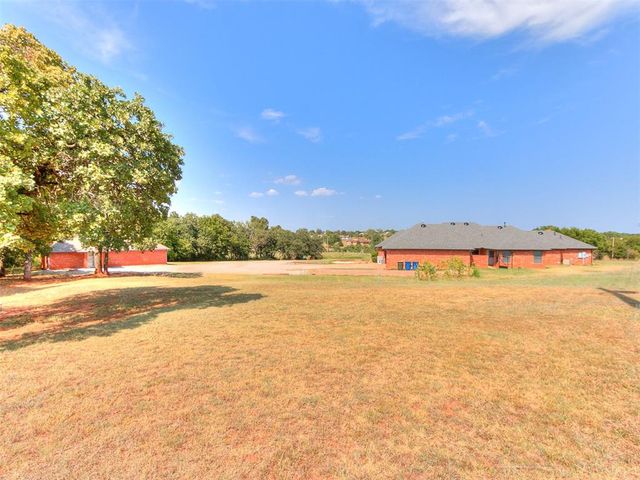 3150 Rolling Hills Drive, Blanchard, OK 73010