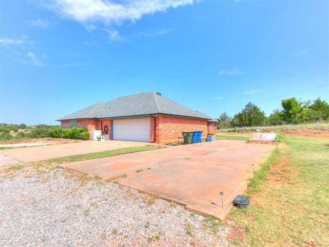 3150 Rolling Hills Drive, Blanchard, OK 73010