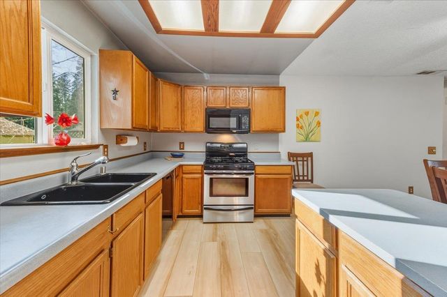 12486 Valley View Rd, Nevada City, CA 95959