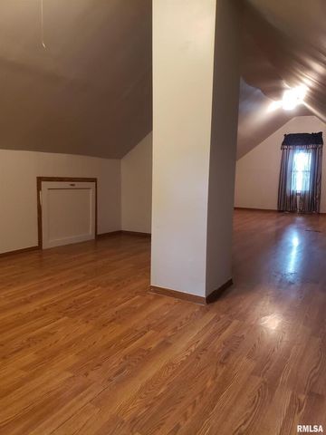 212 44TH Street, Moline, IL 61265