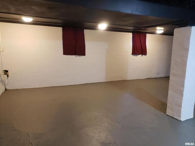 212 44TH Street, Moline, IL 61265