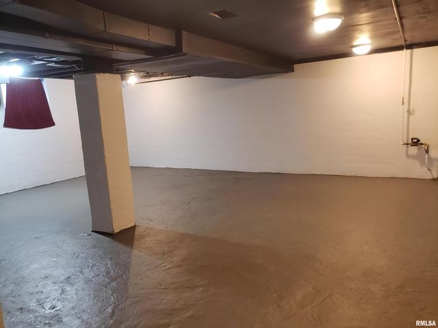 212 44TH Street, Moline, IL 61265