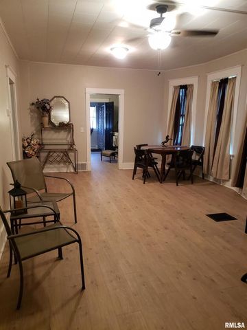 212 44TH Street, Moline, IL 61265