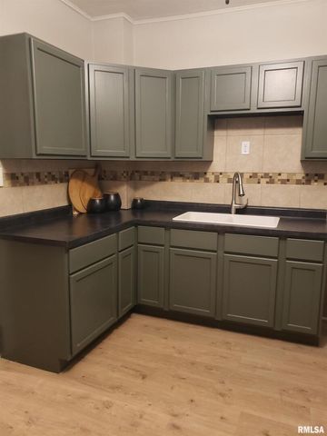 212 44TH Street, Moline, IL 61265