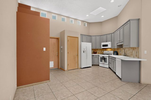 6412 Chaco Ridge Place NE, Albuquerque, NM 87111