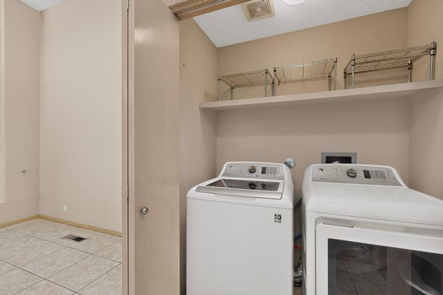 6412 Chaco Ridge Place NE, Albuquerque, NM 87111