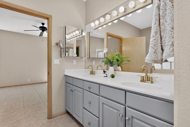 6412 Chaco Ridge Place NE, Albuquerque, NM 87111