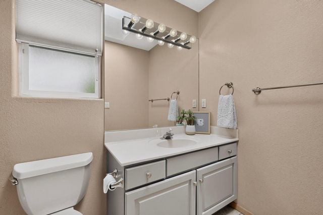 6412 Chaco Ridge Place NE, Albuquerque, NM 87111