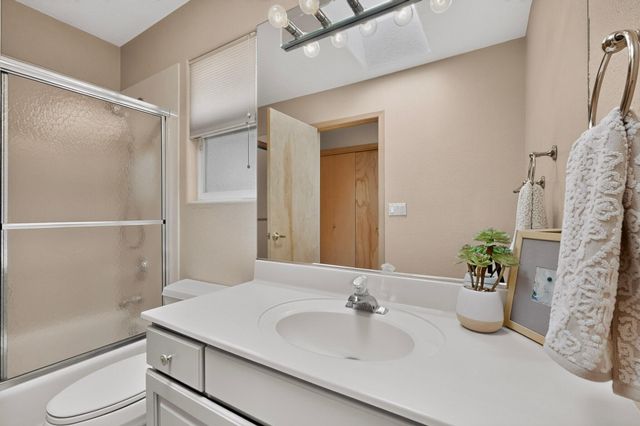 6412 Chaco Ridge Place NE, Albuquerque, NM 87111