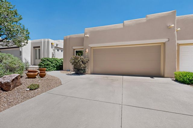 6412 Chaco Ridge Place NE, Albuquerque, NM 87111
