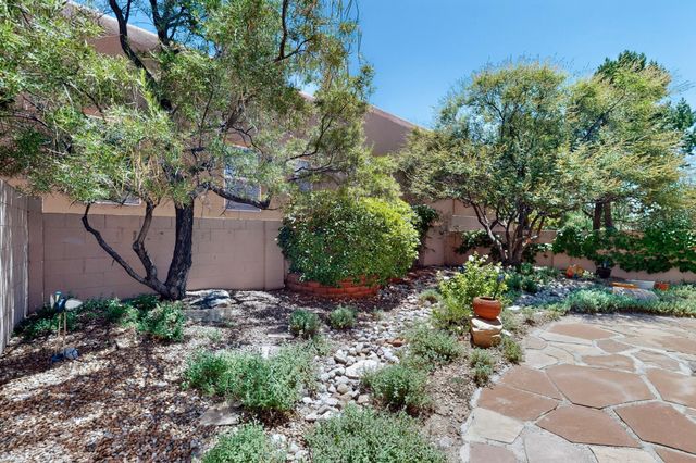 6412 Chaco Ridge Place NE, Albuquerque, NM 87111