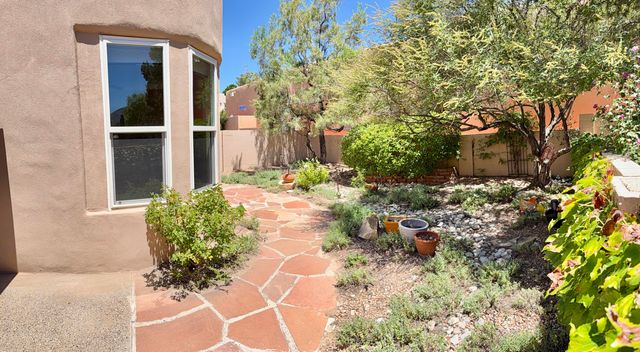 6412 Chaco Ridge Place NE, Albuquerque, NM 87111