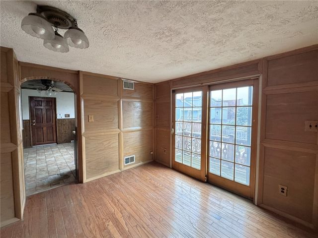 1913 Fox Way, South Side, PA 15203