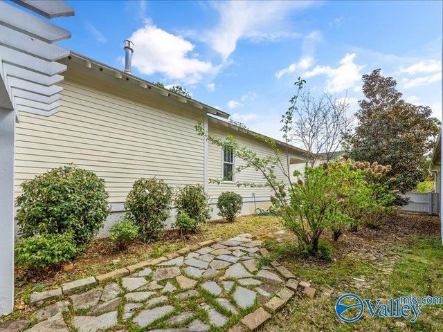 2 Braxton Street NW, Huntsville, AL 35806