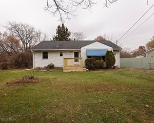 321 W River Road N, Elyria, OH 44035