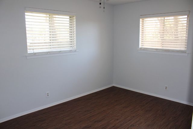 124 Oakhurst Drive, Bedford, TX 76022