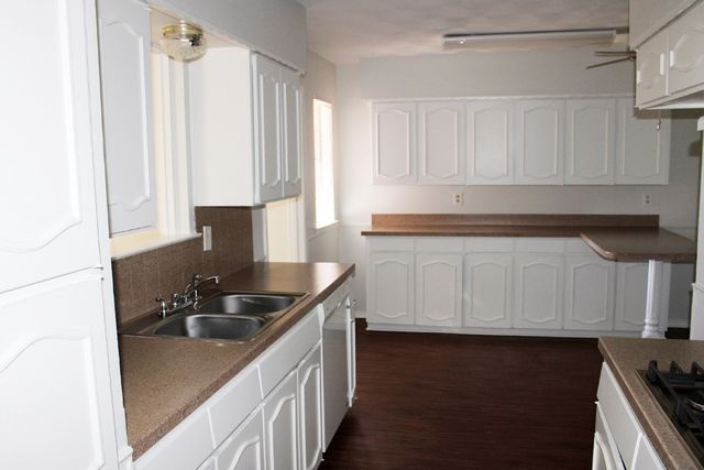 124 Oakhurst Drive, Bedford, TX 76022