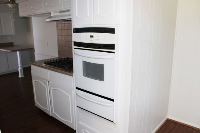 124 Oakhurst Drive, Bedford, TX 76022