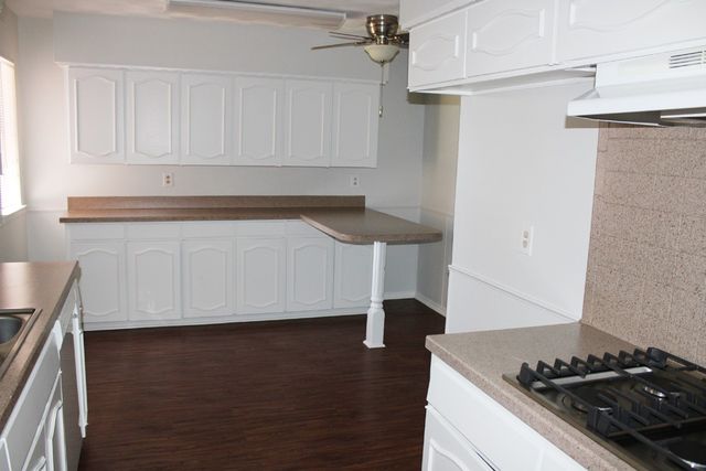 124 Oakhurst Drive, Bedford, TX 76022