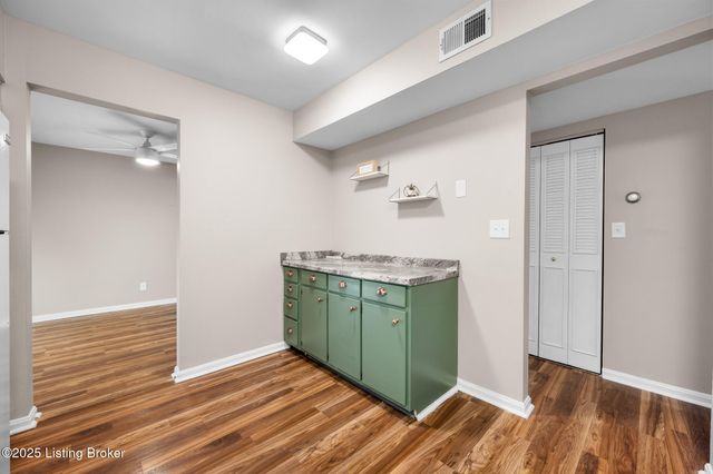 108 Algiers Ct 3, Louisville, KY 40218