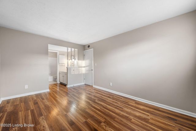 108 Algiers Ct 3, Louisville, KY 40218