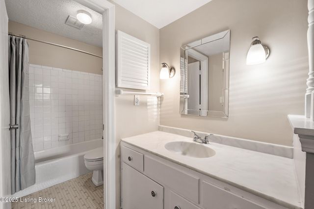 108 Algiers Ct 3, Louisville, KY 40218