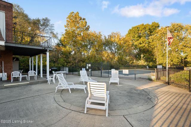 108 Algiers Ct 3, Louisville, KY 40218