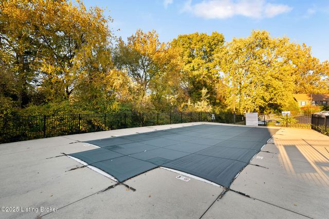 108 Algiers Ct 3, Louisville, KY 40218