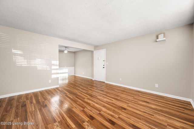 108 Algiers Ct 3, Louisville, KY 40218