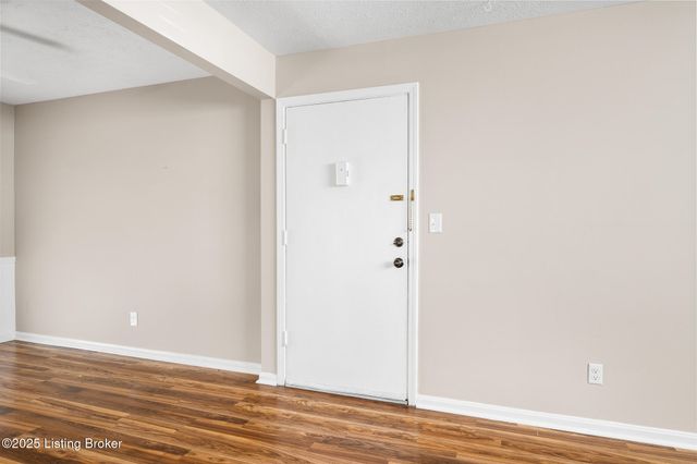 108 Algiers Ct 3, Louisville, KY 40218