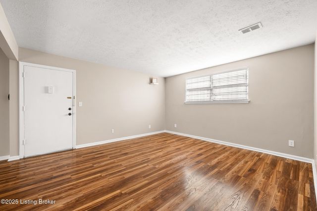 108 Algiers Ct 3, Louisville, KY 40218