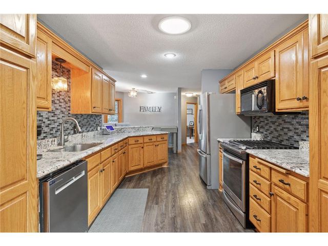 582 Country Oaks Lane, River Falls, WI 54022