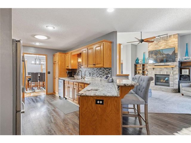 582 Country Oaks Lane, River Falls, WI 54022