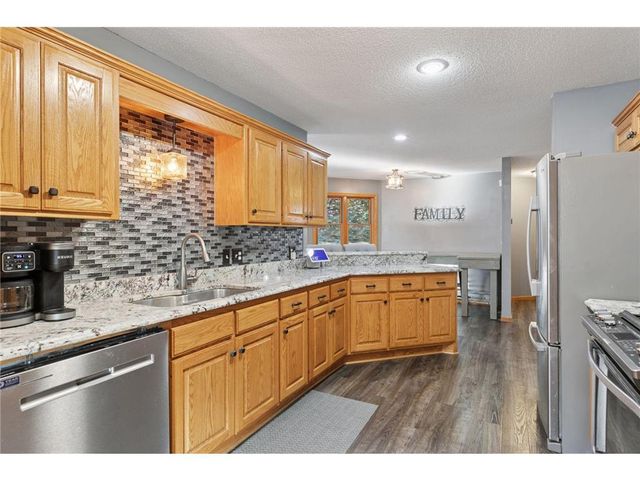 582 Country Oaks Lane, River Falls, WI 54022