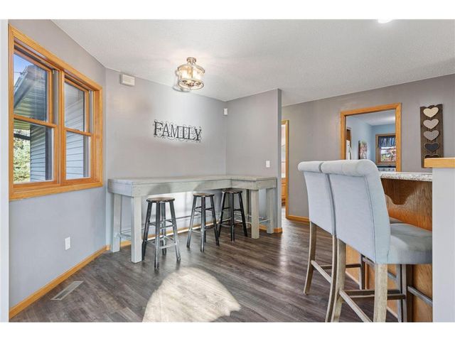 582 Country Oaks Lane, River Falls, WI 54022