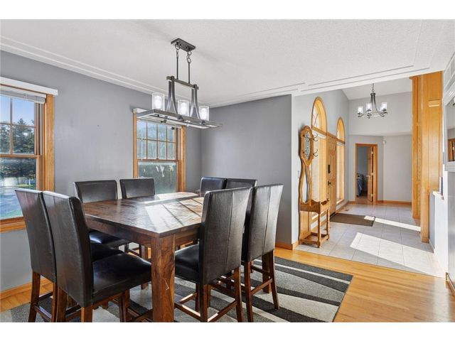 582 Country Oaks Lane, River Falls, WI 54022