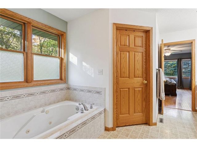 582 Country Oaks Lane, River Falls, WI 54022