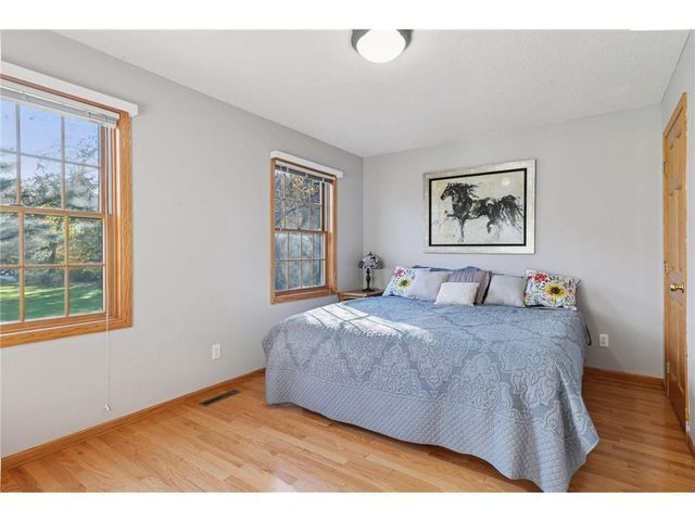 582 Country Oaks Lane, River Falls, WI 54022